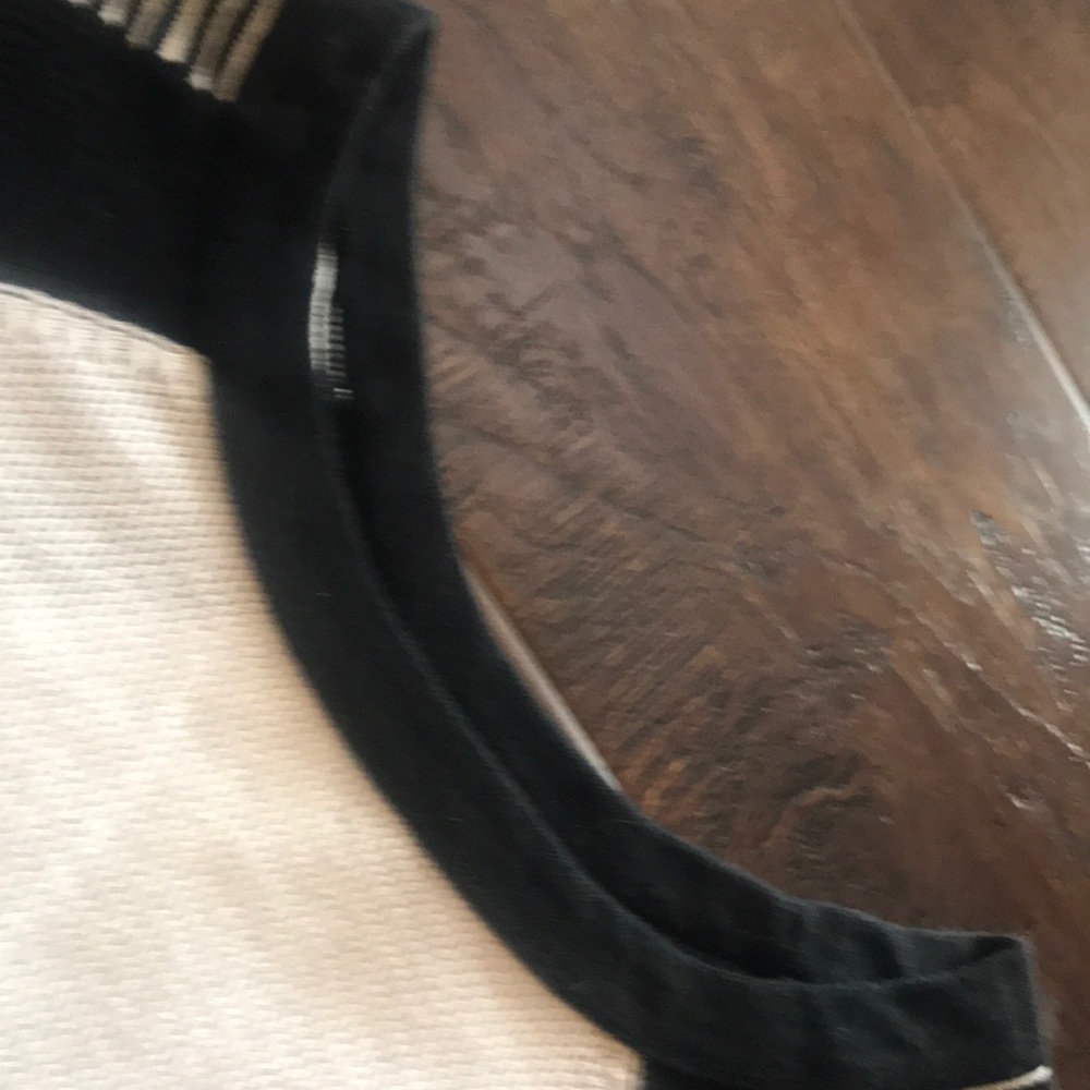 AE Light Sweater - Picture 4 of 12